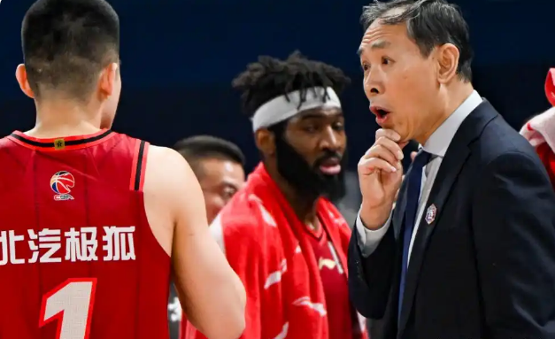 爱游戏官方-湖人逆转山西队，周琦统治全场