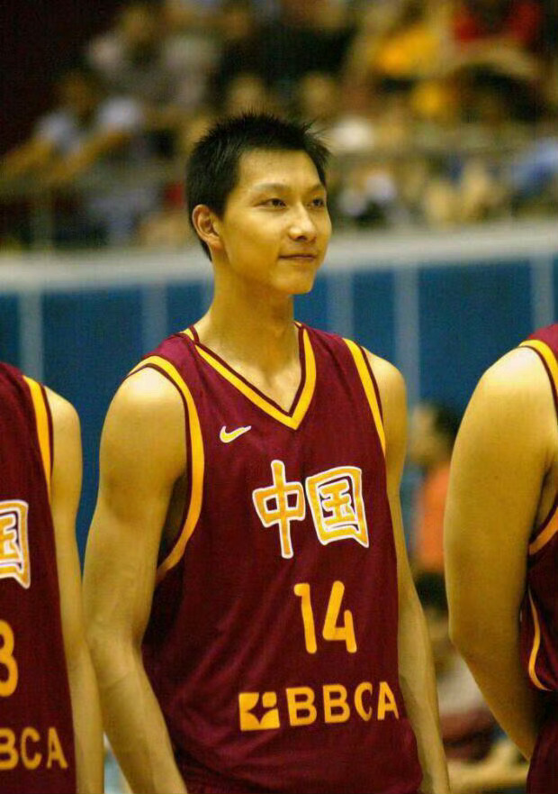 山东队逆转篮网，易建联惊艳四座