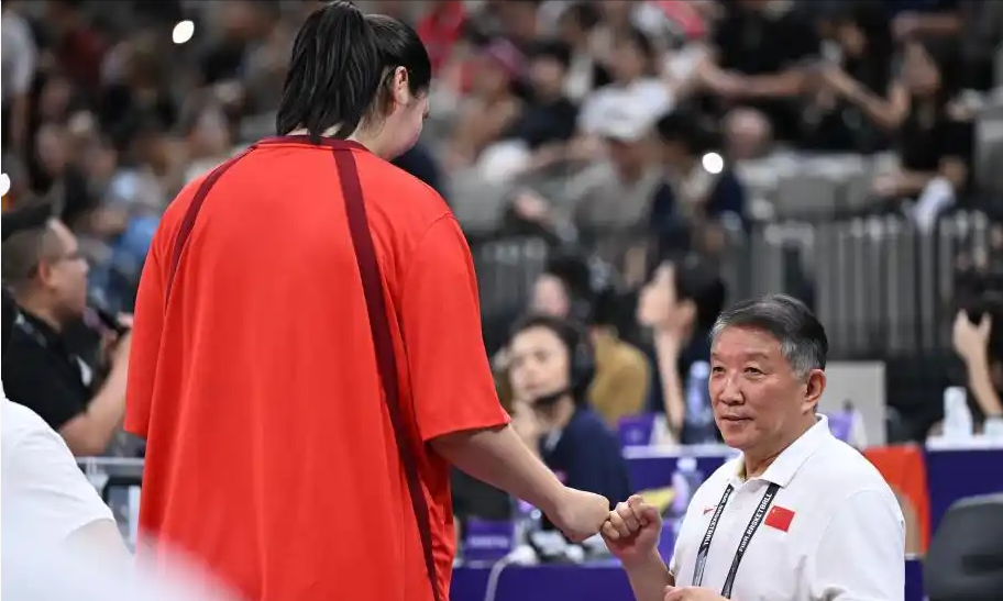 爱游戏官方-日本队鏖战中国队，桃田贤斗带队取胜