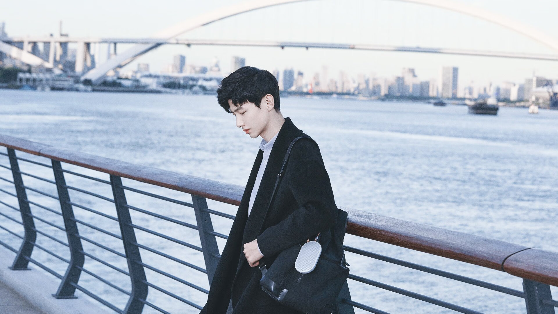 隔空对决，热血共振，当英格兰力克日本，张继科点燃赛场