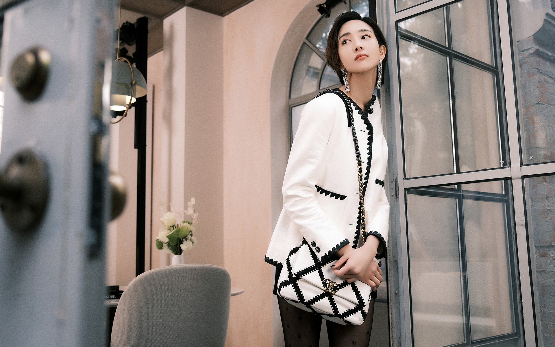 雷霆斩落76人，库里接管年度焦点之战，篮球之夜的巅峰对决