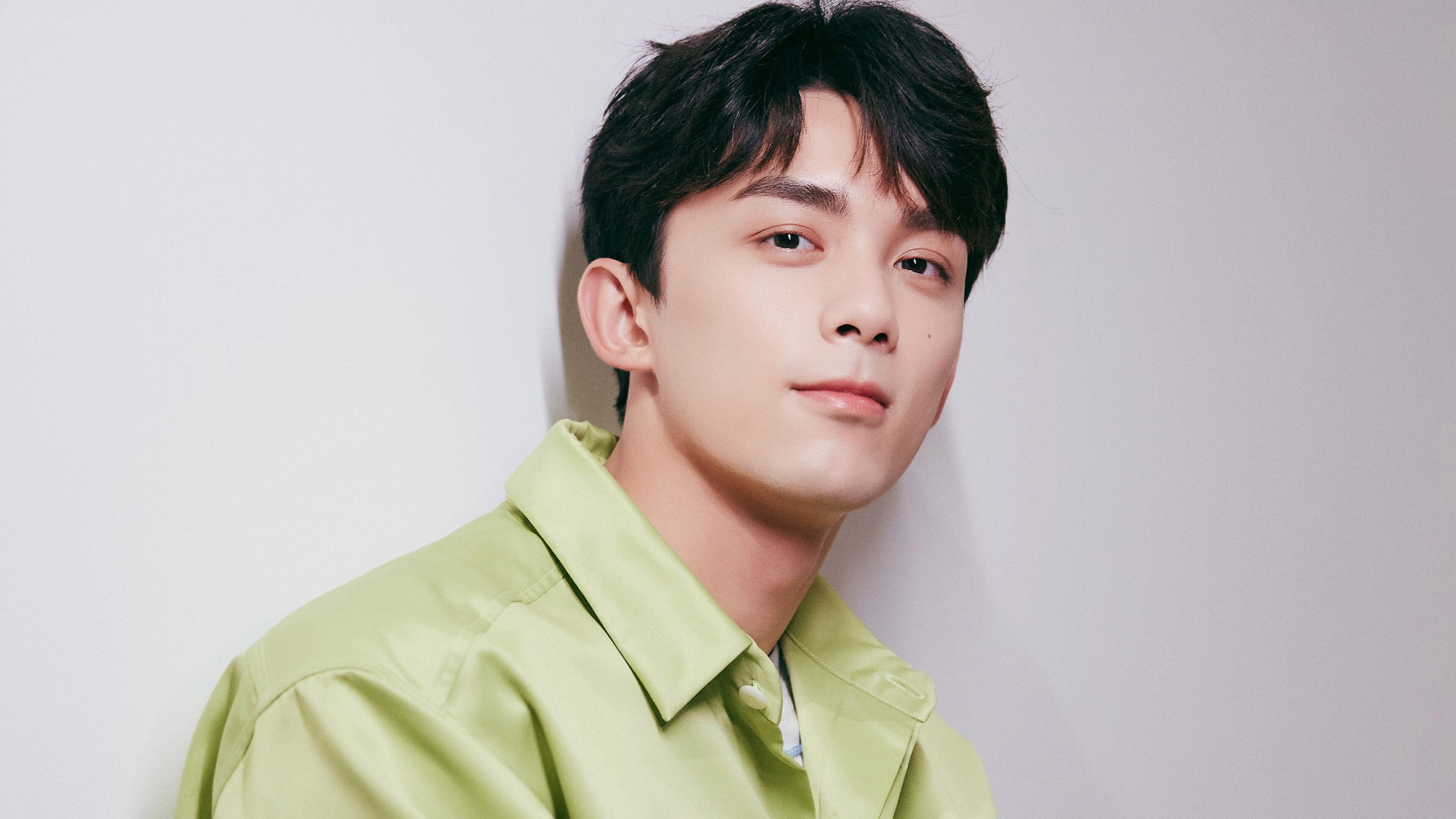 卫星转播的诡谲切换，当双蓝会变调为国足高光时刻