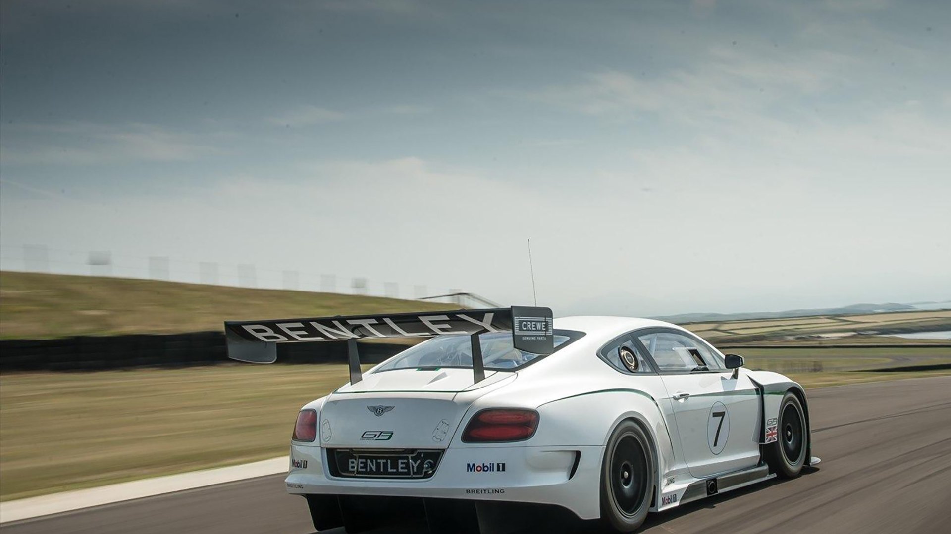 爱游戏下载-赖斯处子秀惊艳爆发，AC米兰进攻狂潮碾压秘鲁劲旅