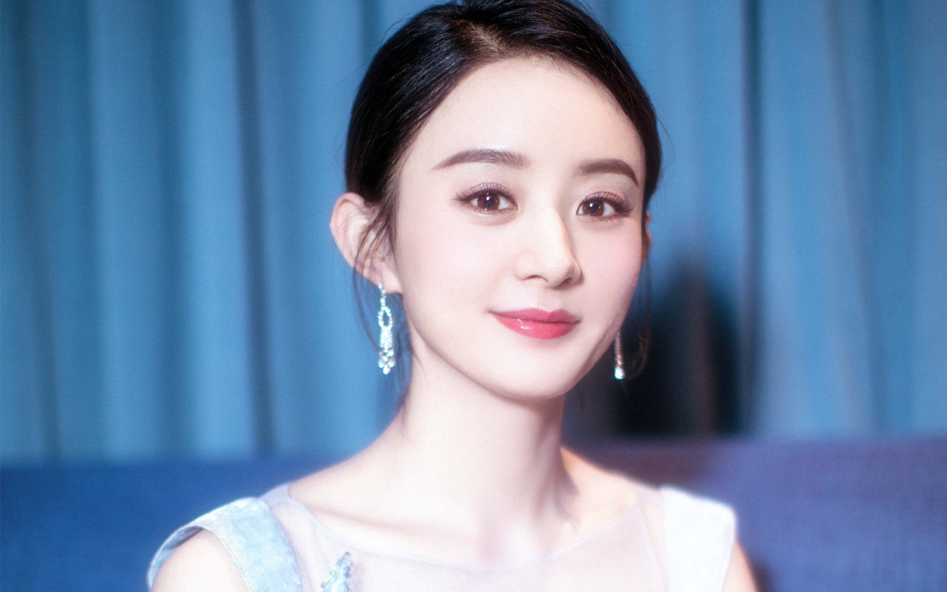 凌晨四点，在达拉斯大拱门下，他用一道沸腾的弧线冰封了对手的整条防线