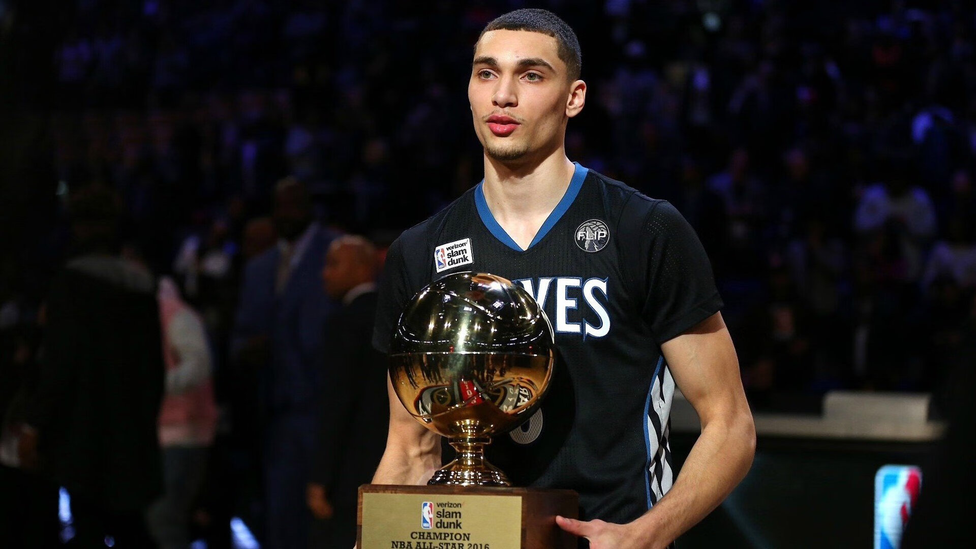 马德里新王剑指苍穹！楚阿梅尼铁血双响撕碎巴萨，世纪鏖战定江山